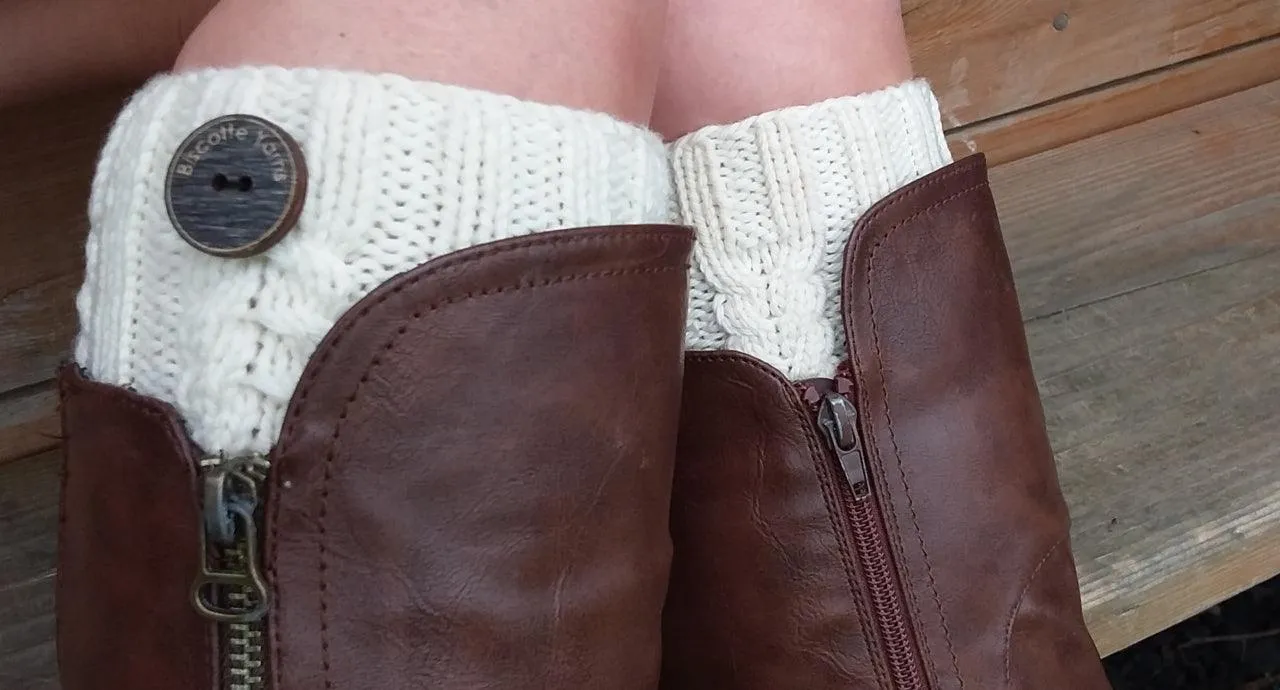 Cozy cable boot topper | Free Knitting Pattern