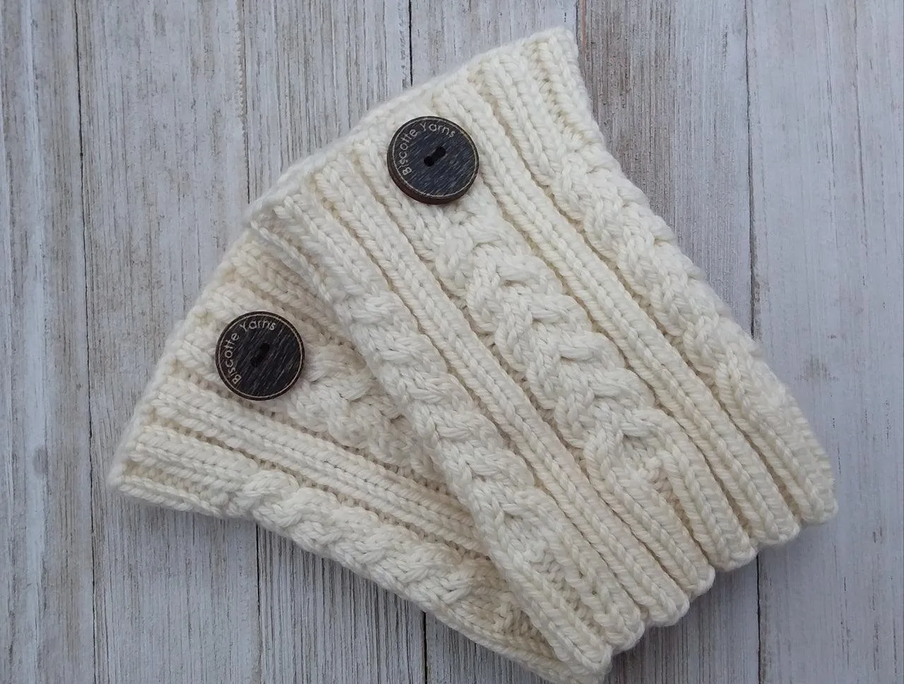Cozy cable boot topper | Free Knitting Pattern