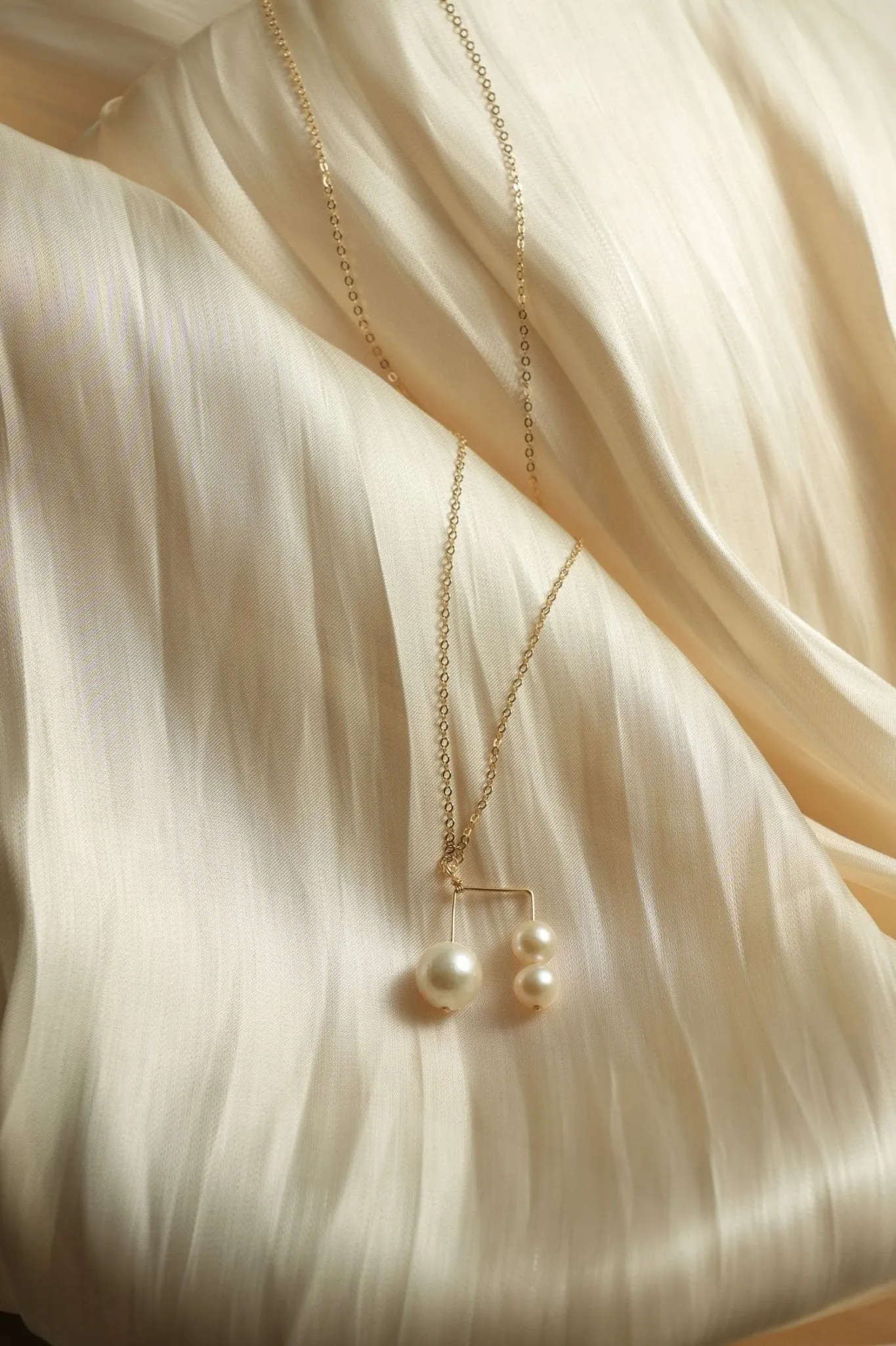 Embellished Series Triple Bead Inverted U Pendant Necklace